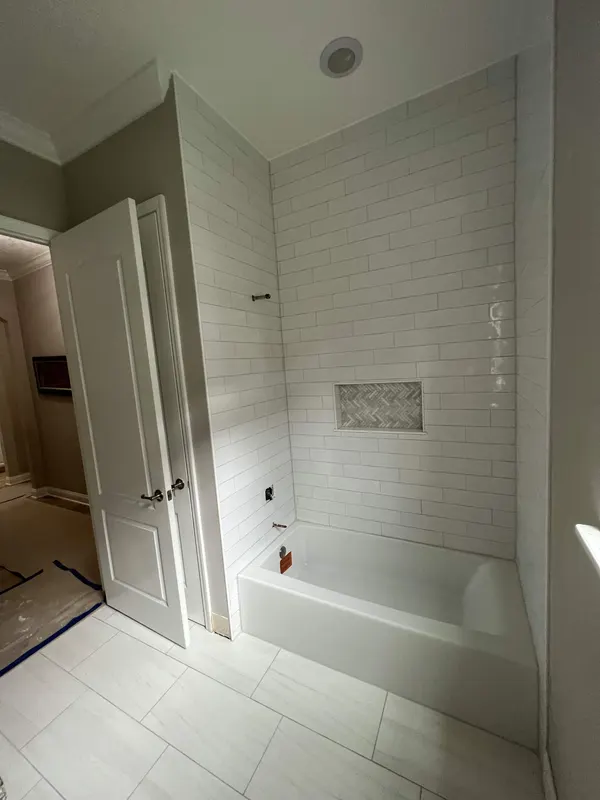 Classic Walk-in by KR Flooring